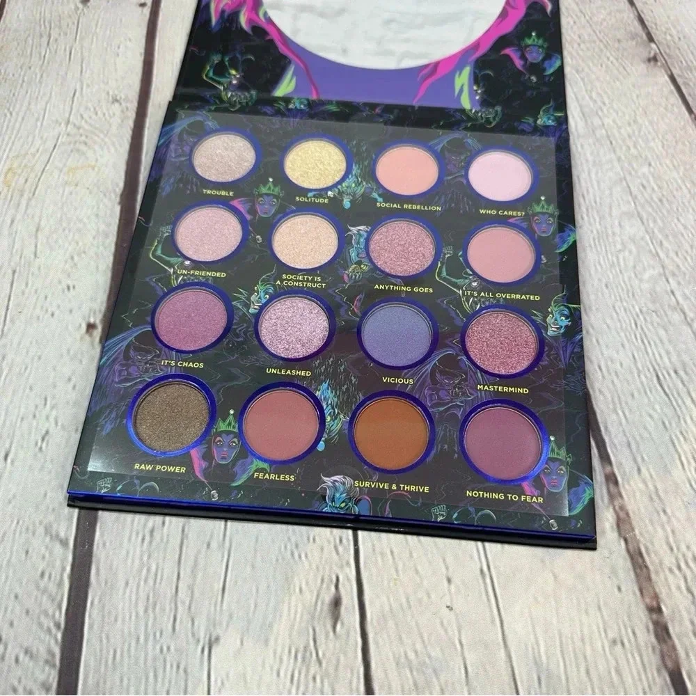 NWT Disney Villains glow in the dark eyeshadow palette 16 colors goth cosplay
